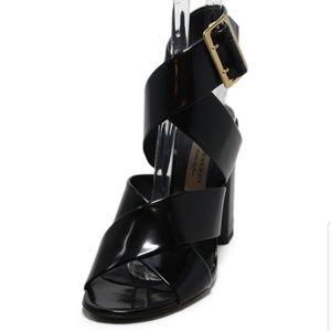 New never worn Burberry black patent leather heels